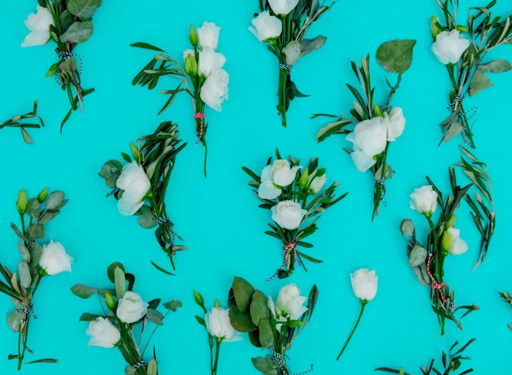 Which flowers are long-lasting and budget-friendly for weddings?