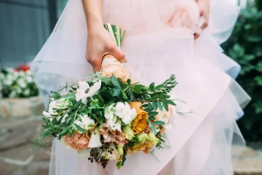 Why do florists recommend mixing textures in wedding flowers?